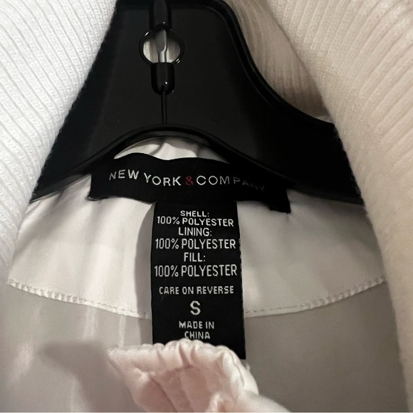 SLEEVELESS PUFFER JACKET SIZE SMALL - Picture 2 of 3